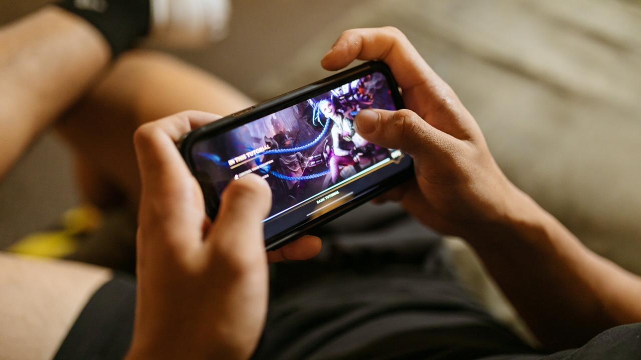 Pengaruh Spesifikasi HP terhadap Stabilitas Game Online